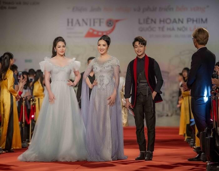 Mỹ nhân Việt vồ ếch trên thảm đỏ: Còn ai sướng hơn Nhật Kim Anh?-1