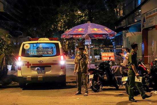 Phong tỏa chung cư có hơn 300 người ở quận 12