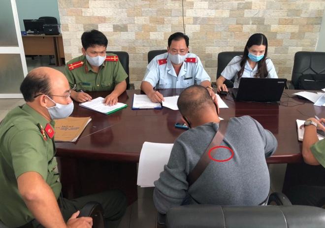 Khoe đưa khách trốn khỏi Đà Nẵng, hướng dẫn viên bị phạt 10 triệu-1