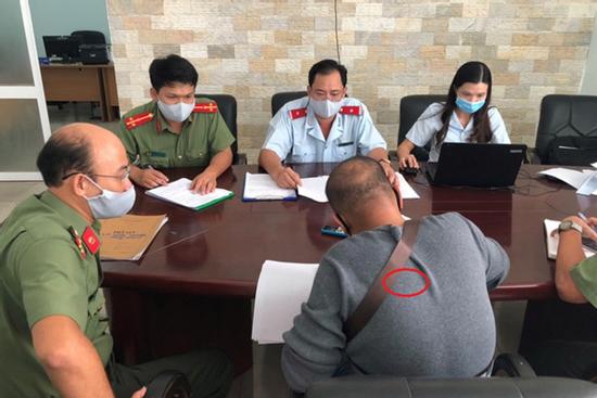 Khoe đưa khách trốn khỏi Đà Nẵng, hướng dẫn viên bị phạt 10 triệu