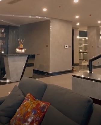 Không gian sống sang trọng tràn ngập sắc hoa của Hoàng Thùy Linh-7