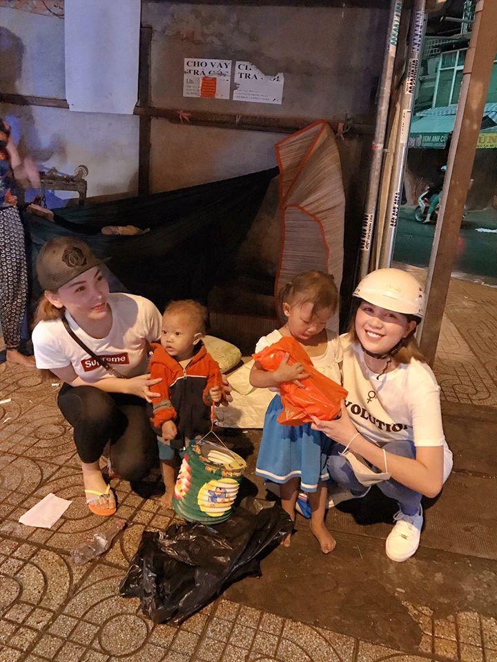 Ngọc Trinh tự nhận bất tài, Quỳnh Thư vẫn khen bạn thân nức nở-8