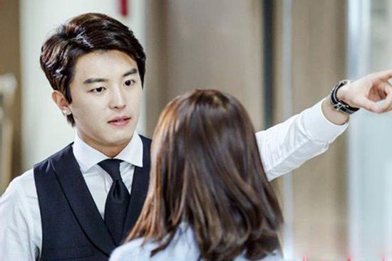 Vợ có thai được mẹ chồng cưng như trứng mỏng, tôi bàng hoàng khi nhìn vợ thay đồ