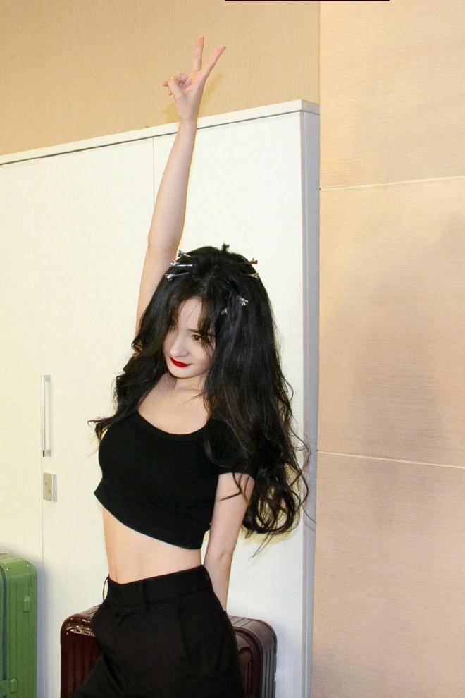 Vóc dáng thon gọn khi nặng 45 kg của Dương Mịch-1