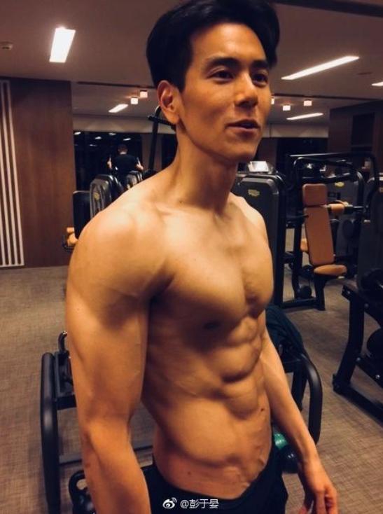 Nhận không ra nam thần Bành Vu Yến với dung mạo tụt dốc không phanh-4