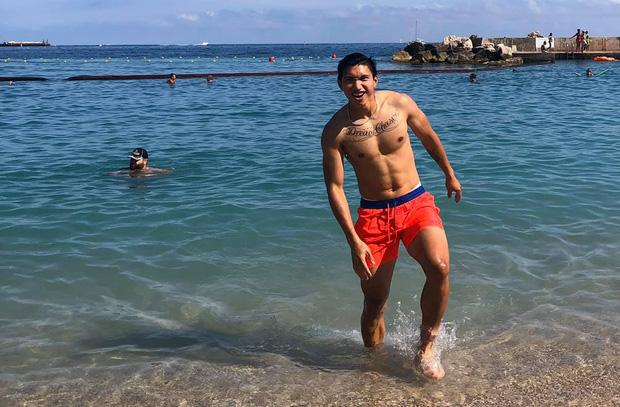 Phản ứng gây chú ý của đồng đội tại Heerenveen ngày Đoàn Văn Hậu xách vali về nước-3