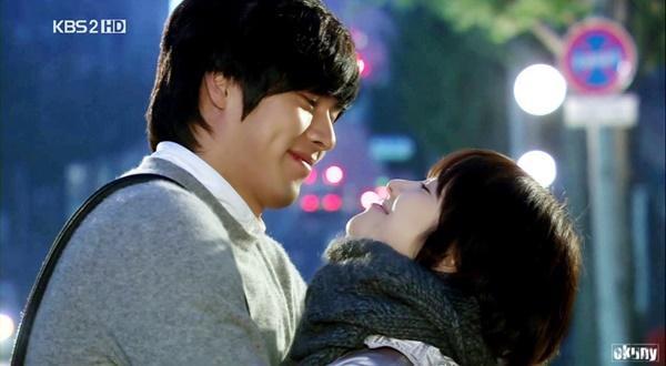 Loạt khoảnh khắc ngọt ngào giữa Song Hye Kyo - Hyun Bin sau 10 năm xem lại vẫn mê mẩn-10