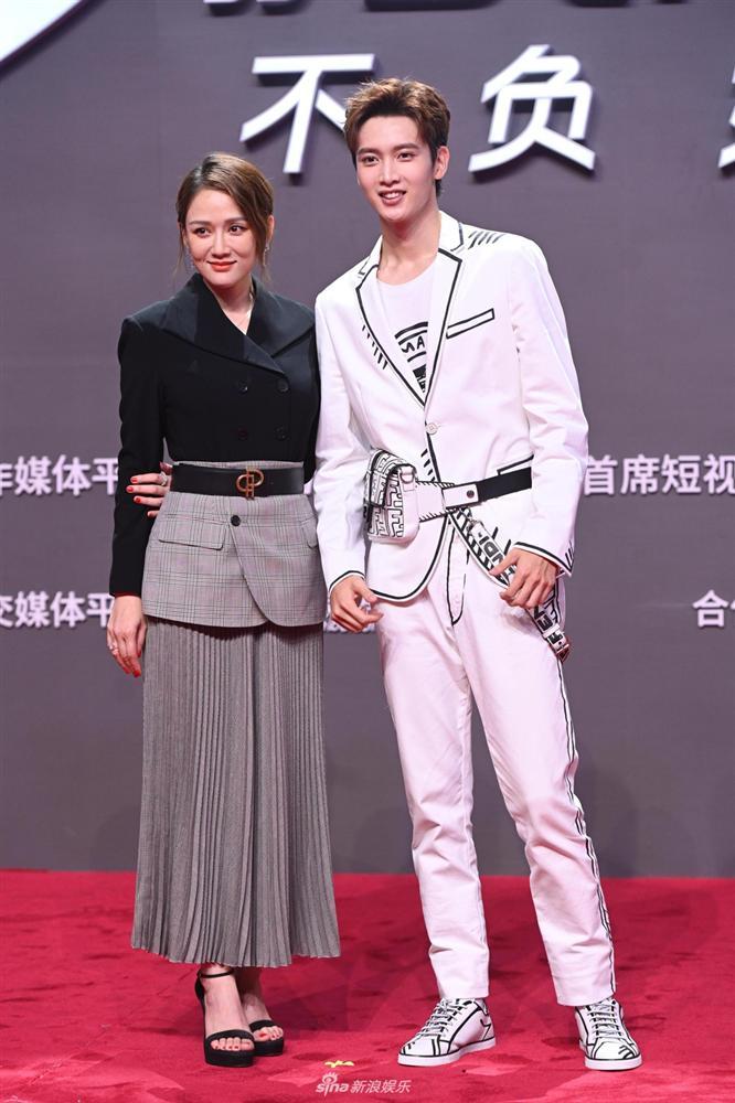 Đường Yên lộ miếng dán ngực, Địch Lệ Nhiệt Ba bị chê già trên thảm đỏ-15