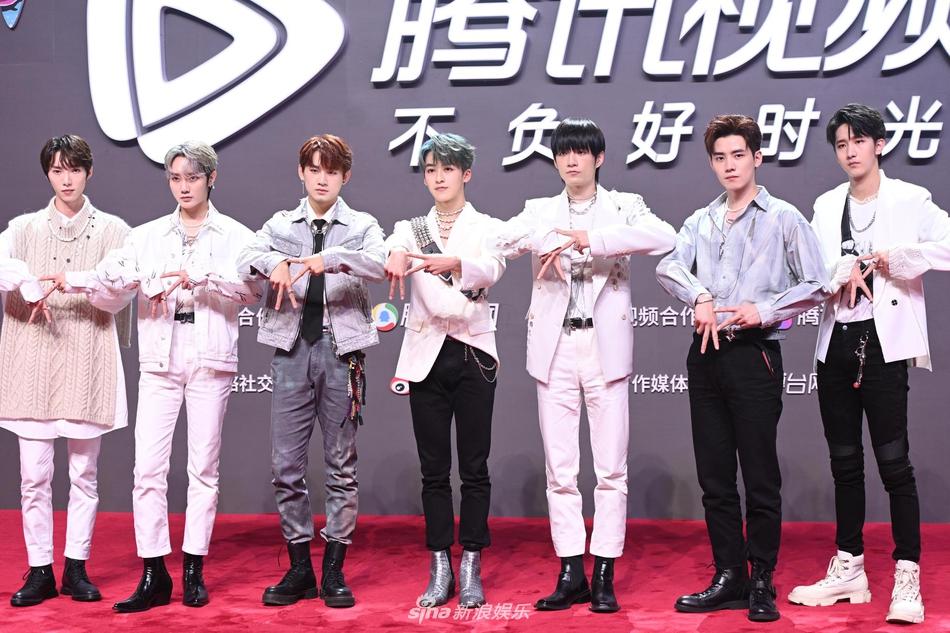 Đường Yên lộ miếng dán ngực, Địch Lệ Nhiệt Ba bị chê già trên thảm đỏ-16