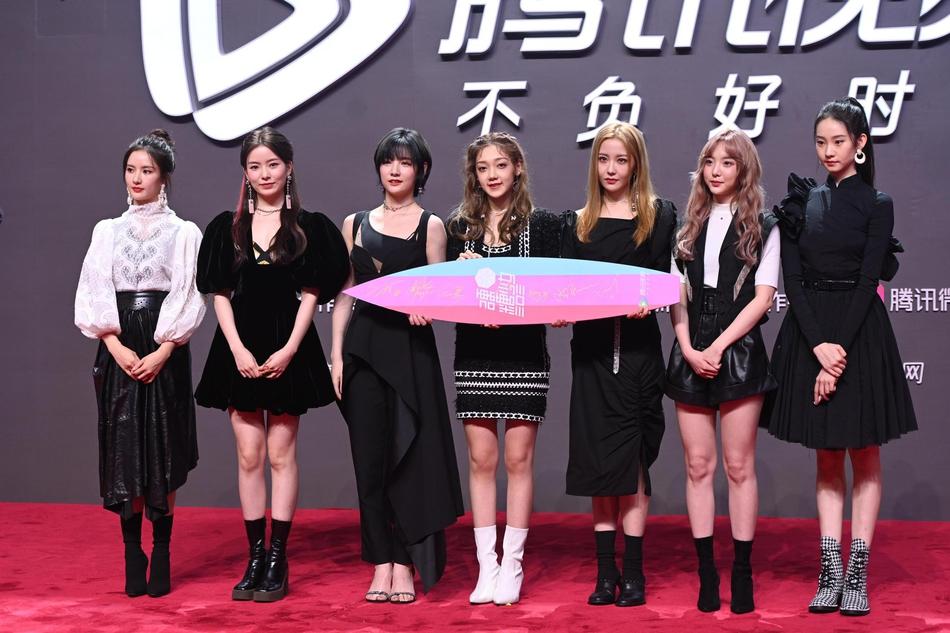 Đường Yên lộ miếng dán ngực, Địch Lệ Nhiệt Ba bị chê già trên thảm đỏ-17