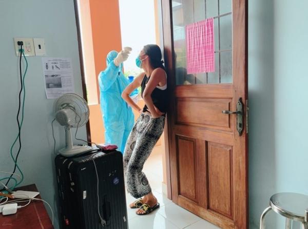 Bay cùng chuyến với bệnh nhân 559 và 560, kết quả xét nghiệm của Minh Tú thế nào?-4