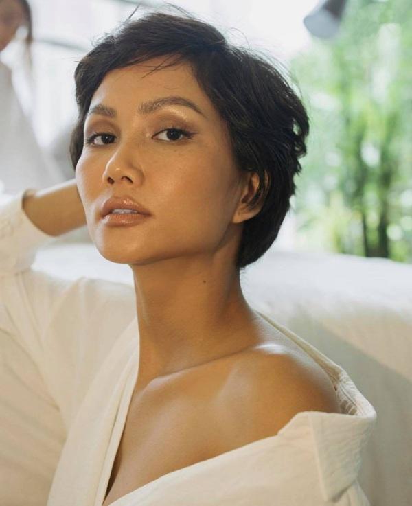 Bị chê vừa đen vừa xấu, HHen Niê quyết tâm tắm nắng cho đen thêm-5