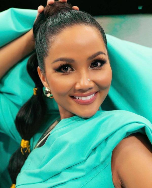 Bị chê vừa đen vừa xấu, HHen Niê quyết tâm tắm nắng cho đen thêm-11