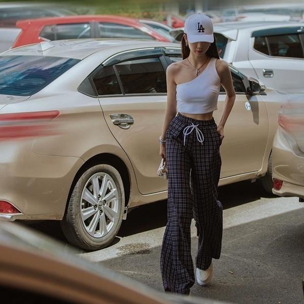 2 kiểu áo gợi cảm mùa hè được loạt mỹ nhân Vbiz mê mẩn-1