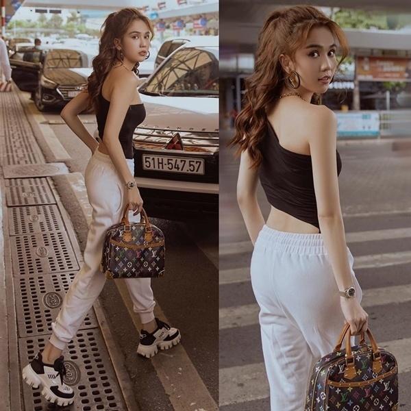 2 kiểu áo gợi cảm mùa hè được loạt mỹ nhân Vbiz mê mẩn-2