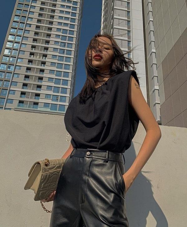 2 kiểu áo gợi cảm mùa hè được loạt mỹ nhân Vbiz mê mẩn-12