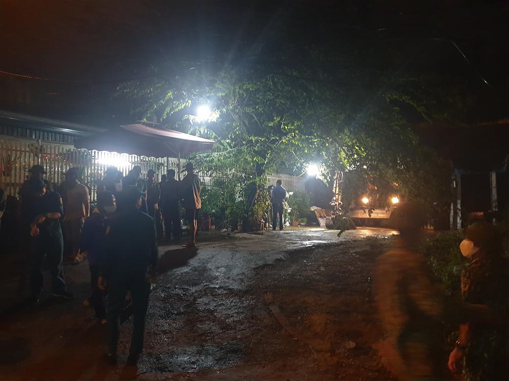 Quảng Ninh: Sập bờ kè lớn, vùi lán trại khiến 1 người tử vong-1