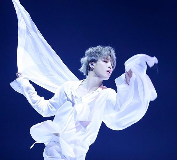 Vì sao Jimin BTS dễ dàng hớp hồn fan trong từng khoảnh khắc?-2