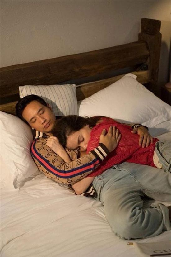 Bỏng mắt với loạt ảnh âu yếm nóng bỏng của Kim Lý - Hồ Ngọc Hà-5