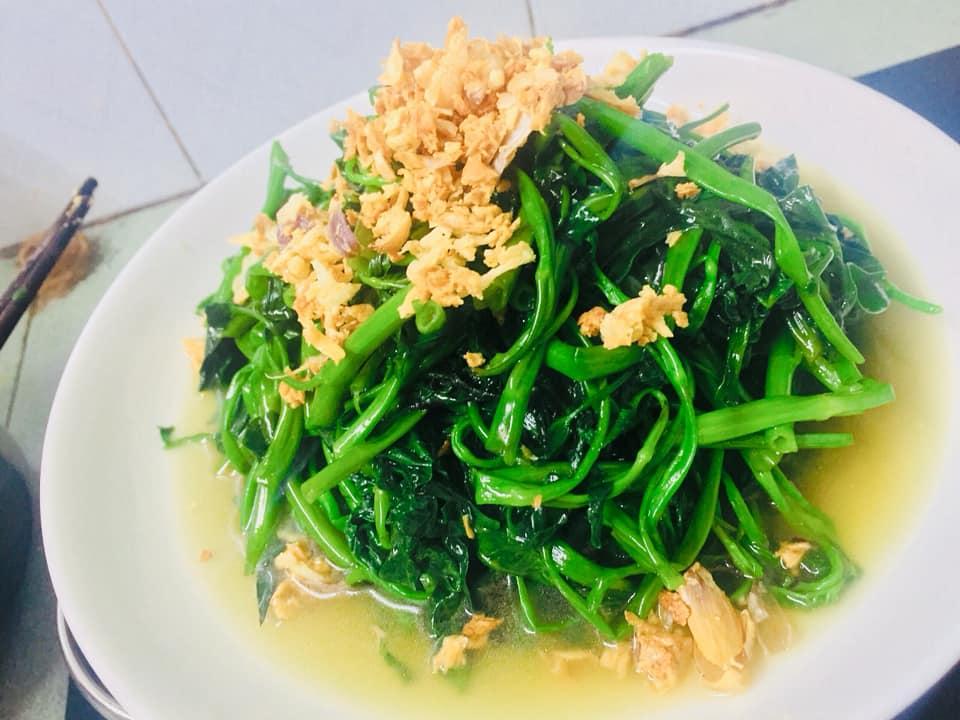 Tuyệt chiêu xào rau muống giòn, xanh ngút ngát chỉ qua 1 bước khó ngờ của gái đảm-5