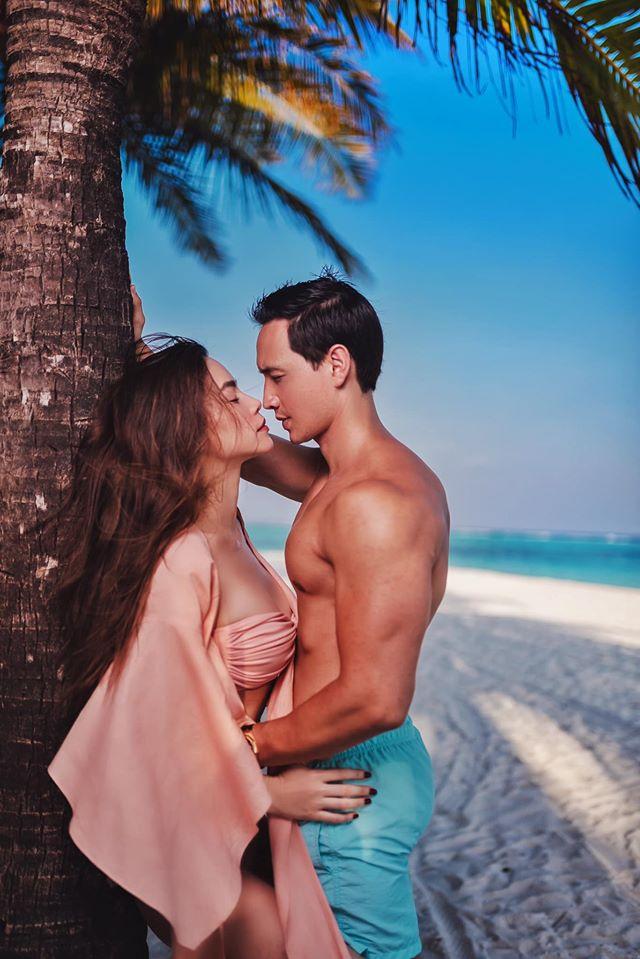 Bỏng mắt với loạt ảnh âu yếm nóng bỏng của Kim Lý - Hồ Ngọc Hà-18