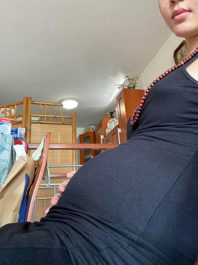 Kỳ Hân lộ mặt chi chít mụn, xuống sắc khi bầu lần hai-2