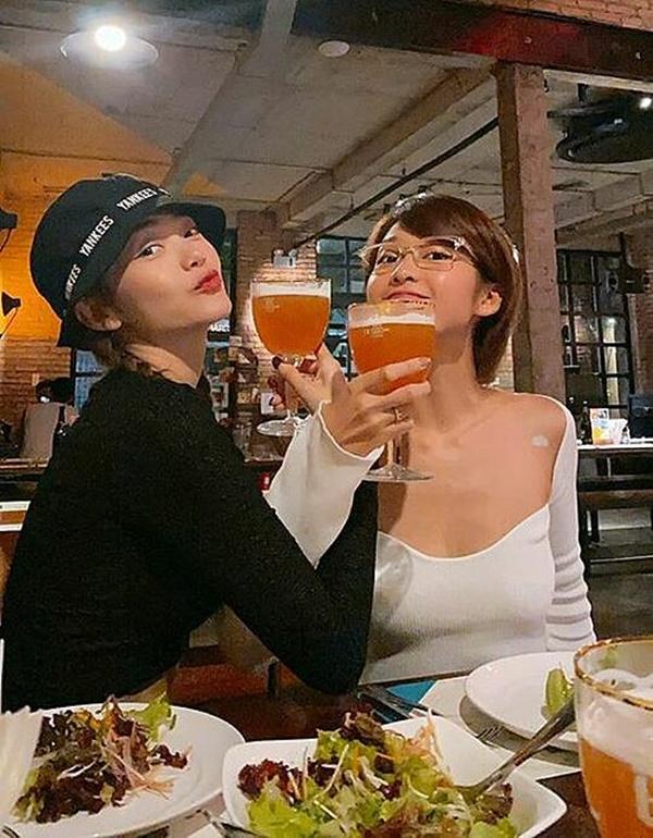 Minh Hằng và Khả Ngân gặp nhau ăn mừng sinh nhật.