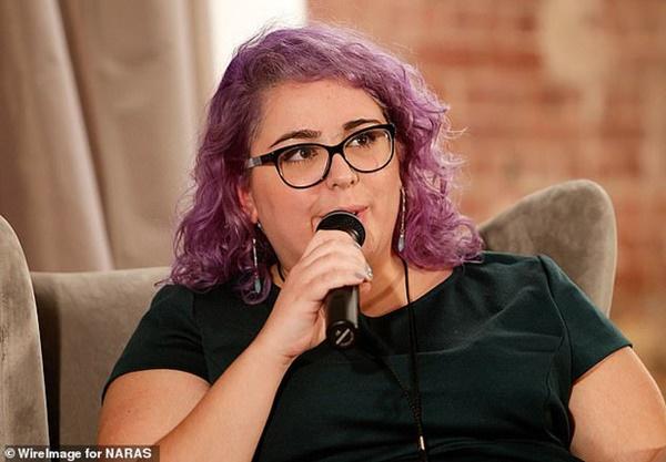 Fan cuồng Taylor Swift dọa đốt nhà biên tập viên Pitchfork vì dám chấm album Folklore 8.0 điểm-3