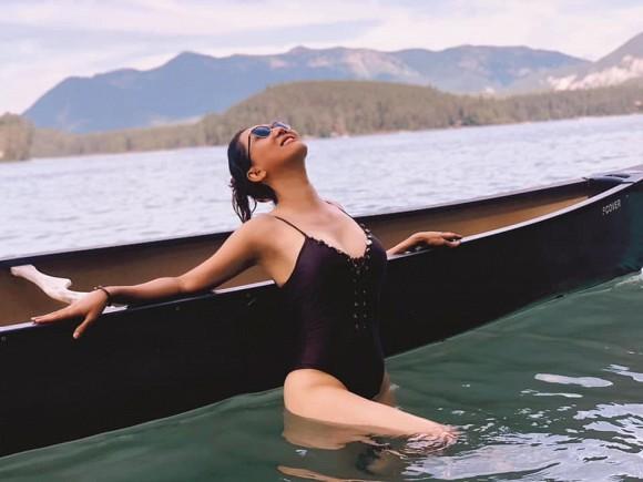 MC Kỳ Duyên khoe body đẹp thổn thức dù ở tuổi U60-2