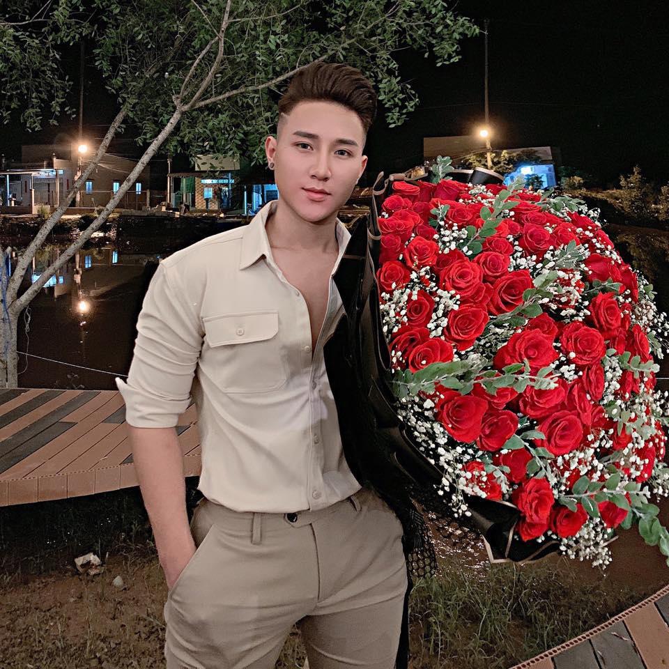 Giữa ồn ào lộ clip 18+, hot boy Khoa Vương vô tư rong chơi trên tiktok-1