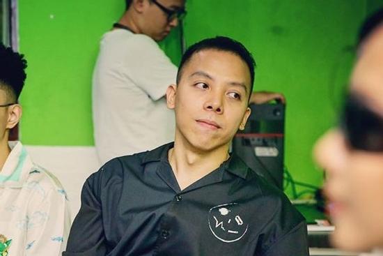 Hoàng Touliver được khen 'đẹp trai hẳn ra' sau khi lấy Tóc Tiên