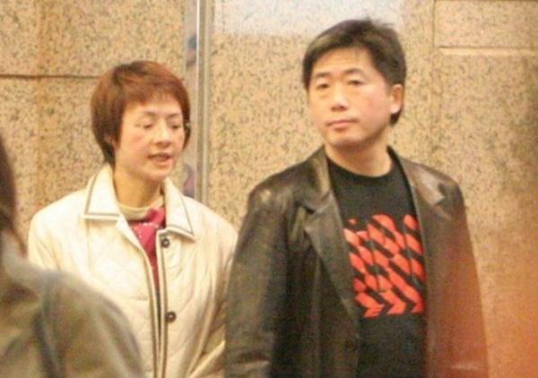 Từng mua bảo hiểm ngực 6 tỷ, siêu vòng 1 Hong Kong nhường tài sản cho con riêng người tình-10