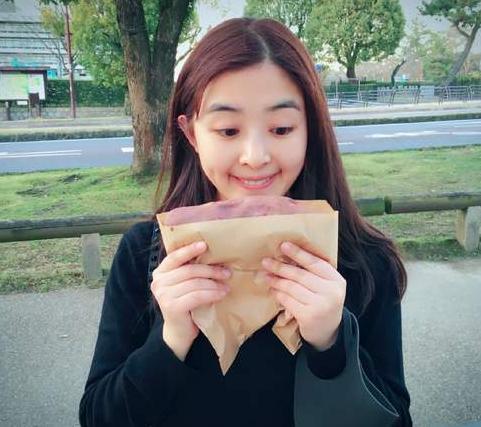 Những sao Hoa ngữ bị phát hiện đôi tay nải chuối-13