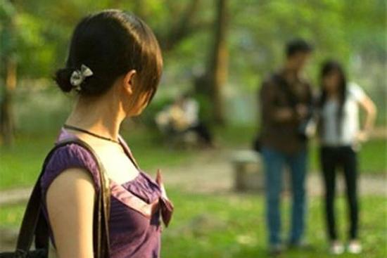 Tưởng 'cưới đến nơi', cô gái ngỡ ngàng phát hiện người yêu cặp kè em gái của bạn thân