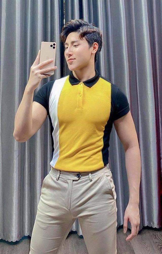 Hot boy TikTok tôi chiều các em quá nói gì khi bị ném đá?-4