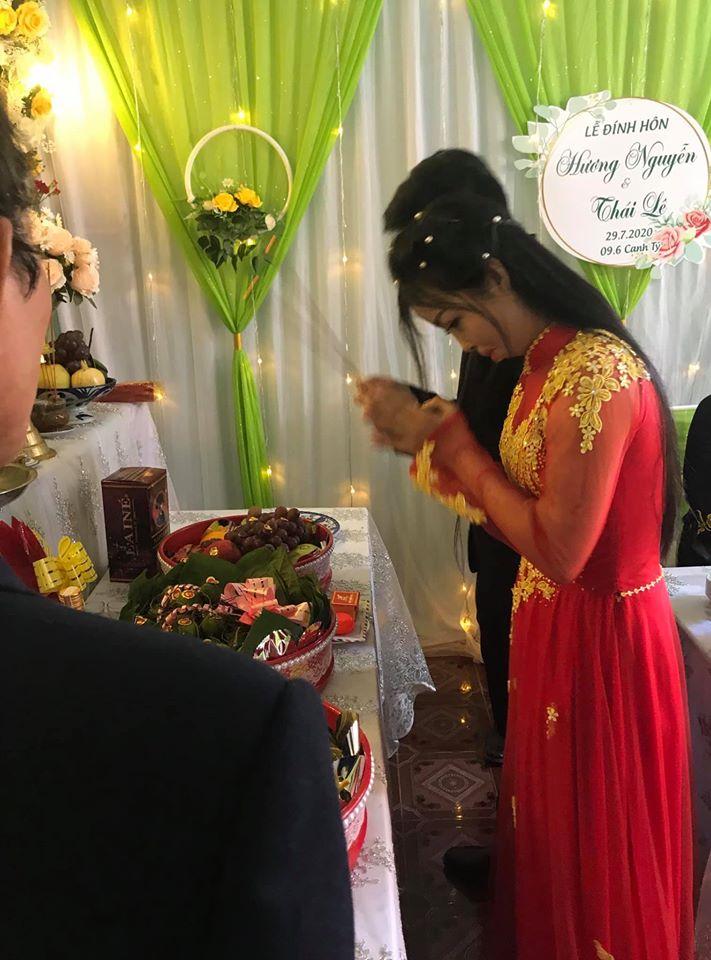 Câu chuyện đằng sau bức ảnh ông chồng điển trai và cô vợ biến dạng khuôn mặt-4