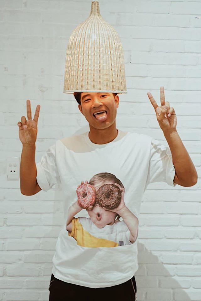 Chinh đen gây sốc với diện mạo chẳng khác ông chú 50 khi sống ở tâm dịch Covid-19-1