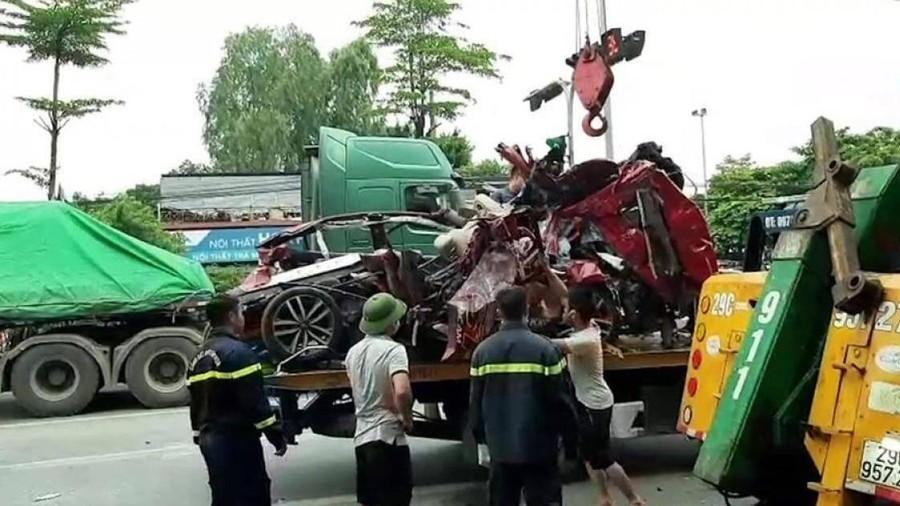 Container chồm lên ô tô 4 chỗ khiến 3 người tử vong: Lái xe khai do buồn ngủ-2