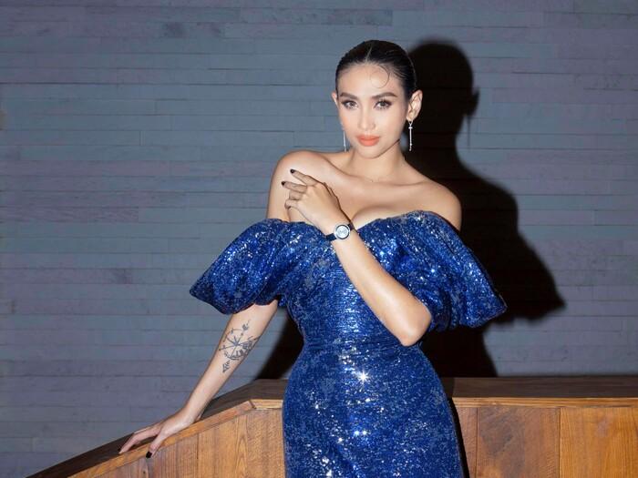 Tiểu Vy sang hơn hẳn Võ Hoàng Yến khi đụng hàng nhờ kiểu tóc và layout trang điểm-3