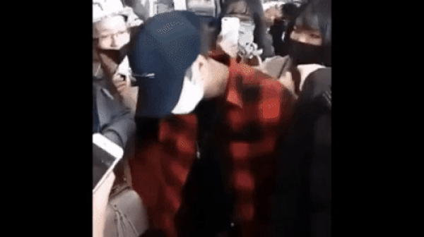 Khi idol xui xẻo vớ phải sasaeng fan: Người chạy thục mạng, người khóc tại chỗ-14