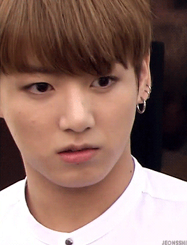 Khi idol xui xẻo vớ phải sasaeng fan: Người chạy thục mạng, người khóc tại chỗ-1