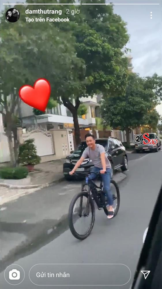 Đàm Thu Trang vi vu xế hộp 8 tỷ, Cường Đô La đạp xe lẽo đẽo theo sau-2