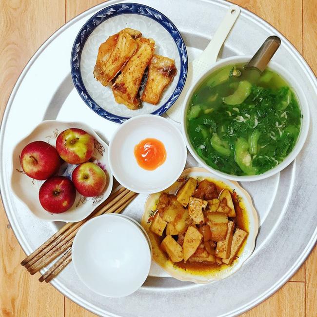 Nữ sinh khoe mâm cơm ngon-bổ-rẻ khiến dân mạng xuýt xoa: Một cân giò mà biến tấu được 1001 món-4