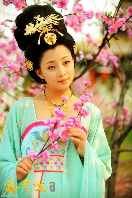 Tứ đại mỹ nhân xấu nhất màn ảnh: Người bị chê già nua, kẻ nặng đến 100kg-4