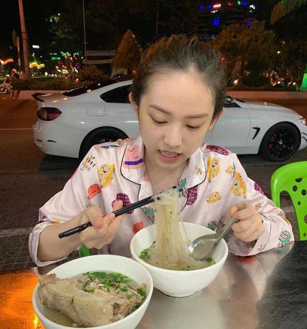 Hỏi dân tình về chuyện mặc đồ bộ ra đường: Đi đổ rác thì được chứ va vào người yêu cũ là toang-1