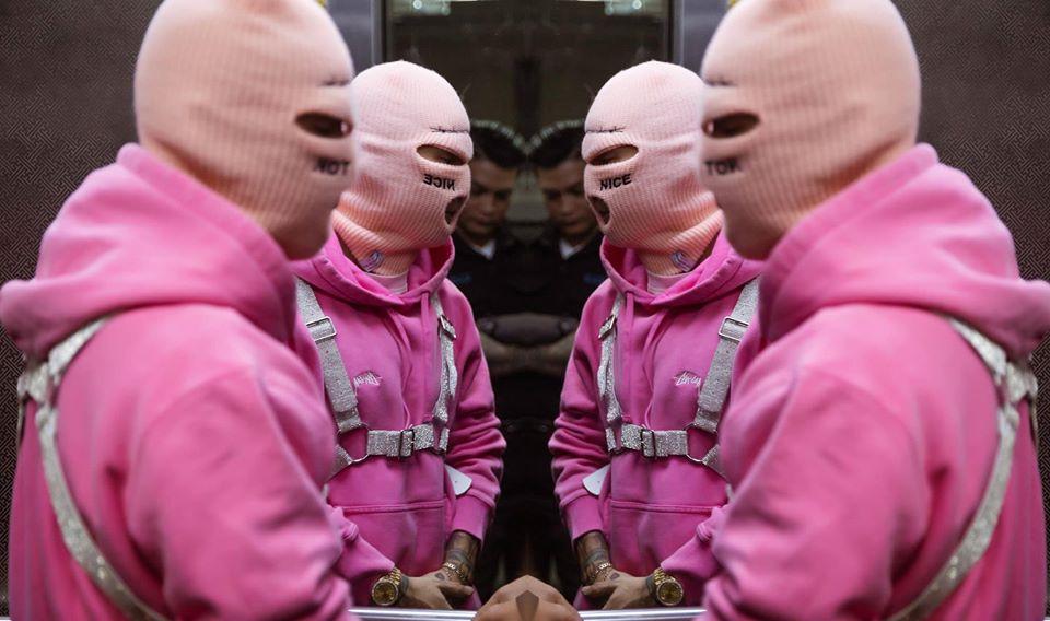 Binz gây tranh cãi khi ăn mặc như kẻ cướp nhà băng-2