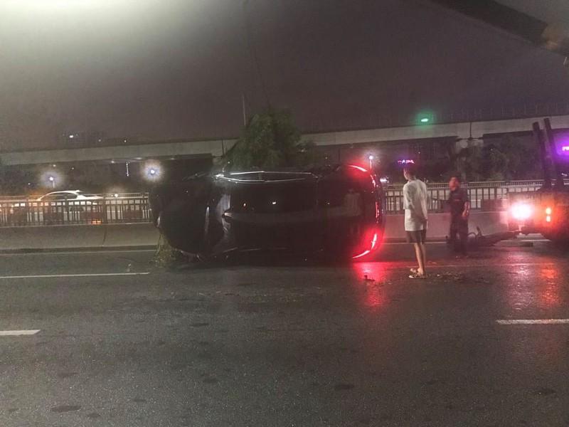 Nam thanh niên lái Porsche mới cứng văng khỏi cầu Sài Gòn-2