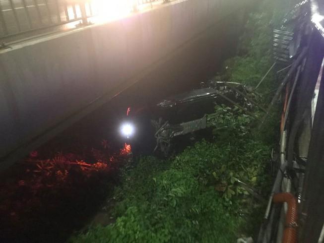 Nam thanh niên lái Porsche mới cứng văng khỏi cầu Sài Gòn-1