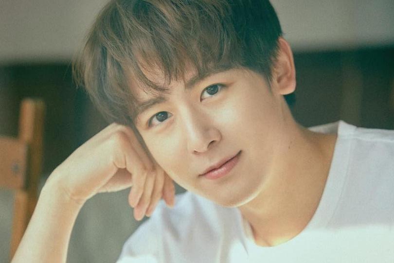 2PM Nichkhun đệ đơn yêu cầu lệnh cấm đối với một người phụ nữ khi người này liên tục có hành vi theo dõi, xâm phạm đời tư của anh.