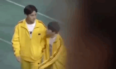 Những khoảnh khắc idol nam và idol nữ Kpop né nhau như né tà-7